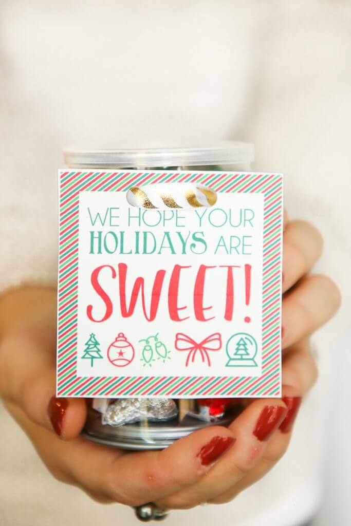 Free printable holiday gift tags - just add to a container full of treats and wish someone a sweet holiday! One of the easiest DIY gifts around. 