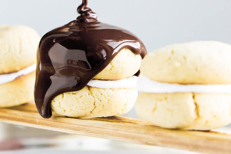 This homemade moon pie recipe is one of the easiest desserts you can make! No need for homemade marshmallows, just a little sugar and time. Just like the moon pies you find in the store, everyone will love this yummy recipe! 