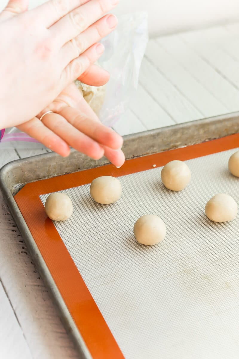 This homemade moon pie recipe is one of the easiest desserts you can make! No need for homemade marshmallows, just a little sugar and time. Just like the moon pies you find in the store, everyone will love this yummy recipe! 