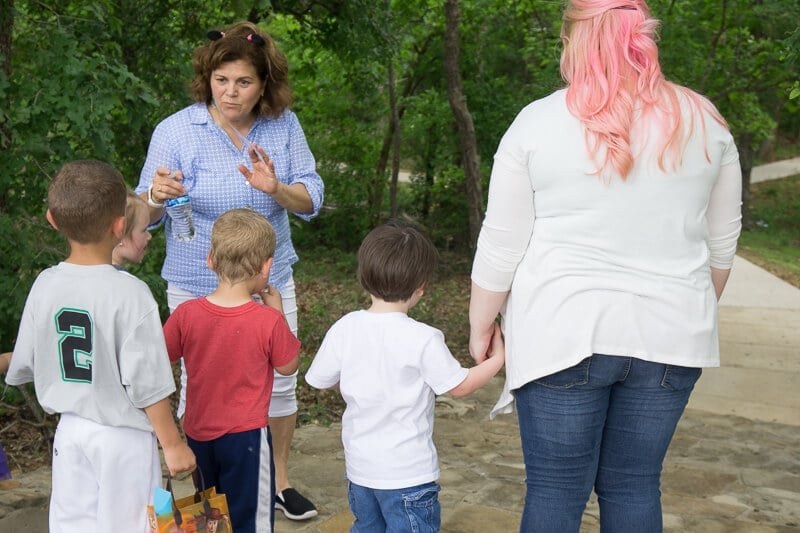 This animal safari scavenger hunt is perfect for an animal safari party or birthday celebration! Perfect for preschool aged kids who love animals! I’m definitely trying these fun scavenger hunt ideas for kids for my son’s next party! 