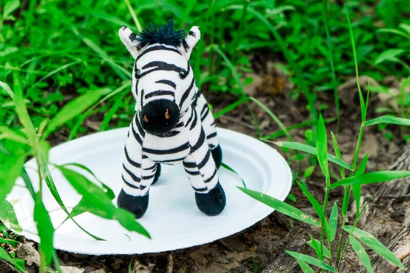 This animal safari scavenger hunt is perfect for an animal safari party or birthday celebration! Perfect for preschool aged kids who love animals! I’m definitely trying these fun scavenger hunt ideas for kids for my son’s next party! 