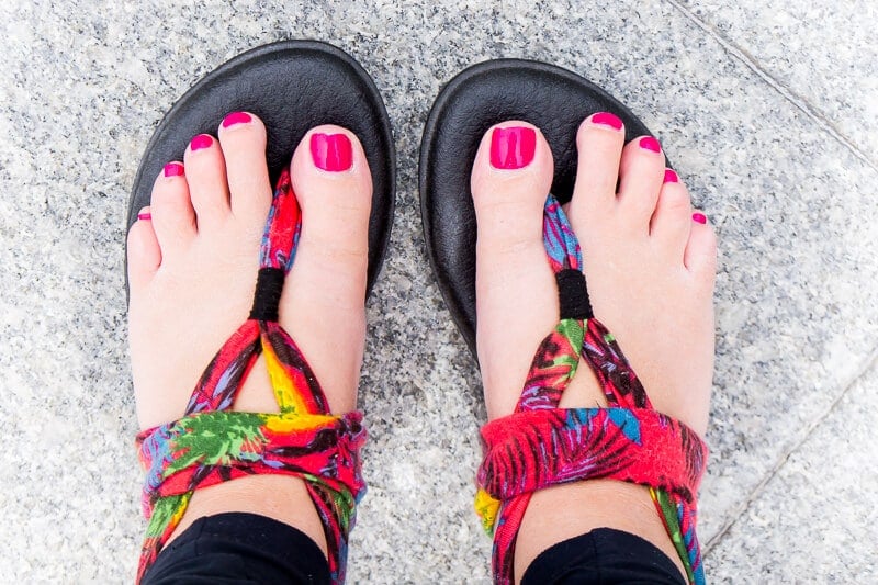 sanuk wide feet