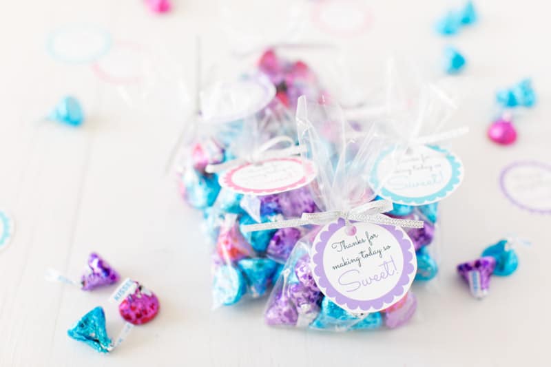 baby shower favor tags on bags of kisses