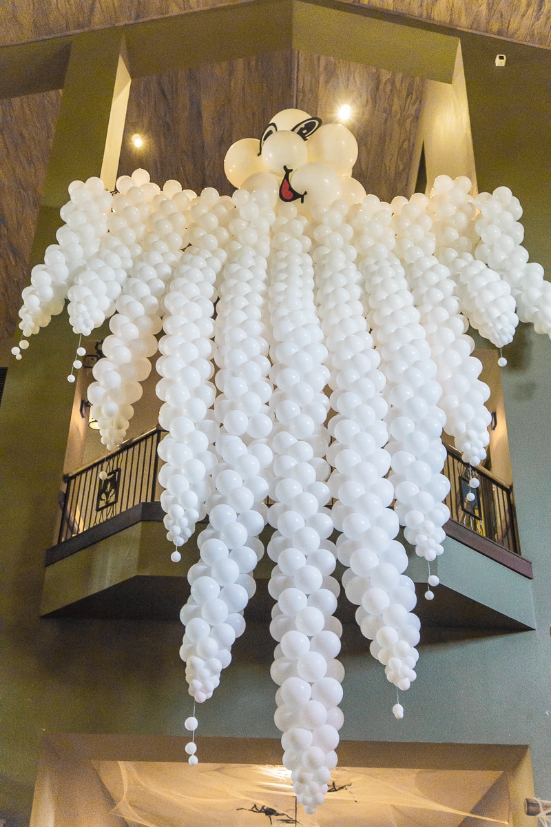 Each Great Wolf Lodge has an awesome balloon sculpture during Howloween