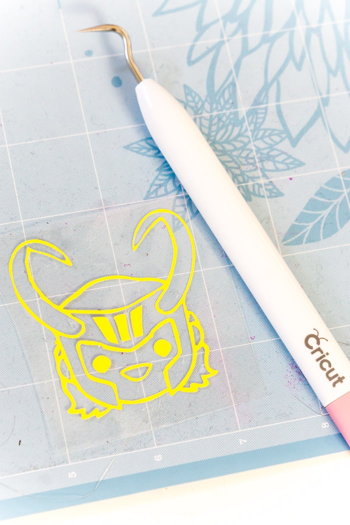 Weed your THOR Shirt design with the Cricut Craft Weeder