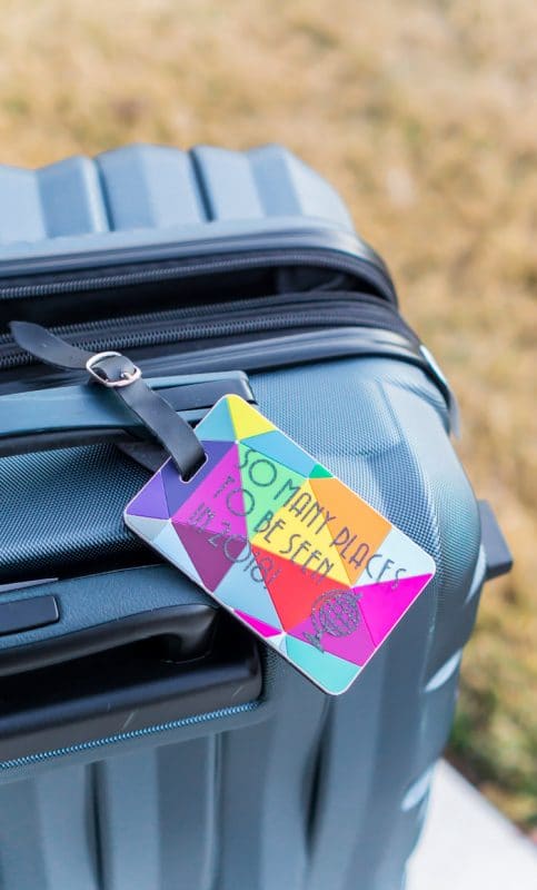 Simple DIY luggage tags for gifts