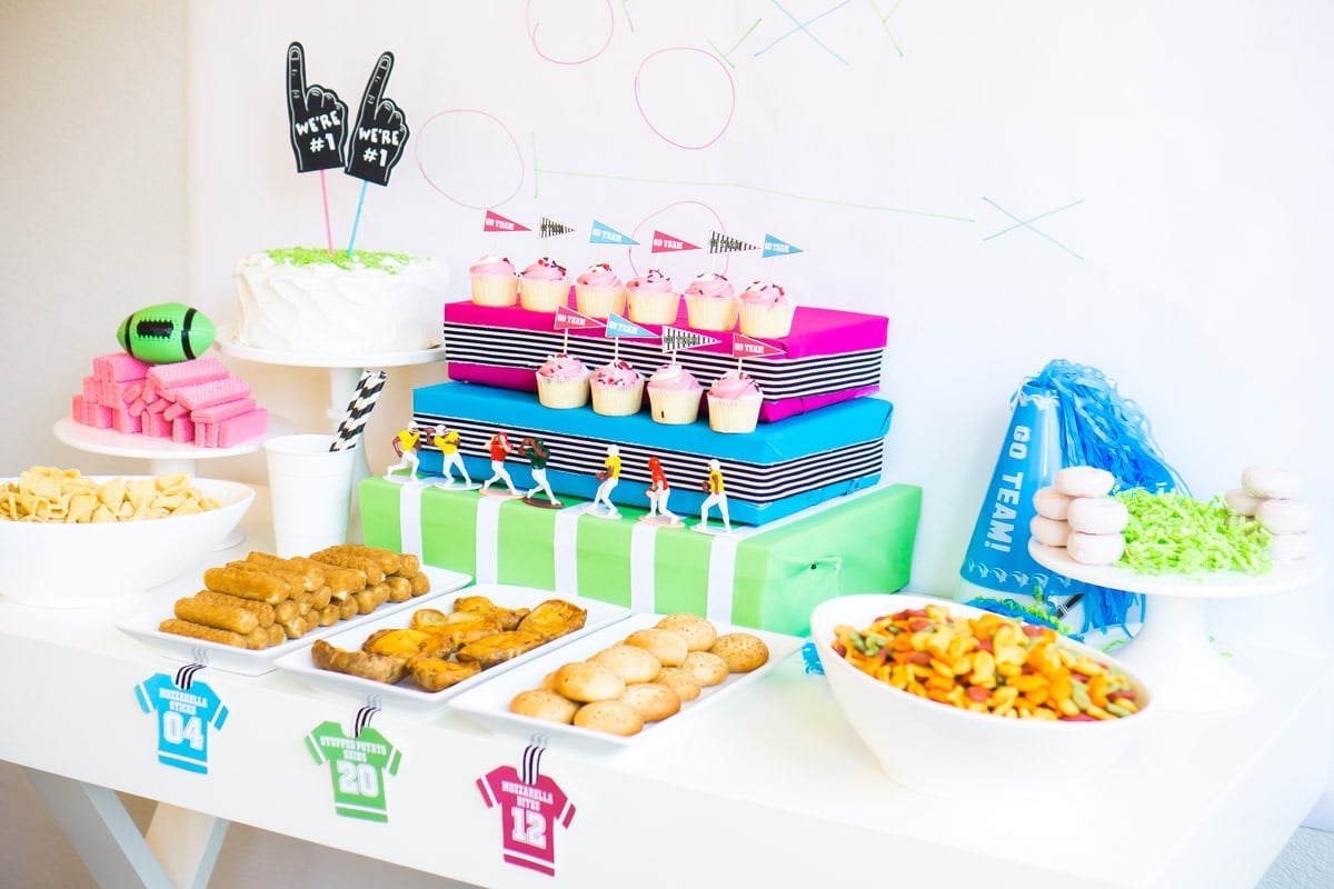 Cute game day party ideas that incorporate team colors