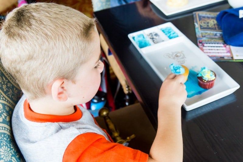 Decorating cupcakes in Cinderella's Royal Table