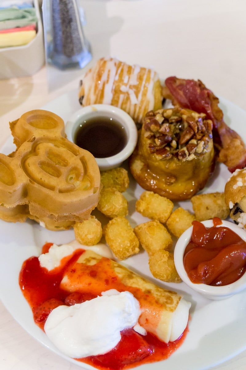 Food at 1900 Park Fare Disney character dining