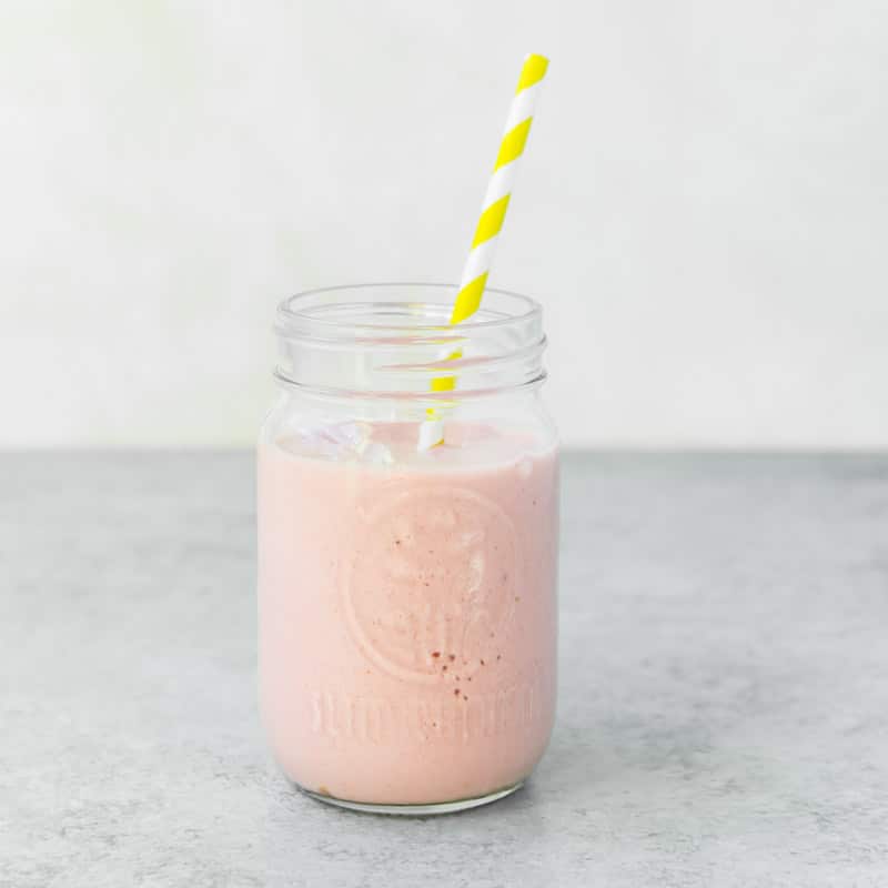 A picture of a healthy smoothie made from strawberries and lemon