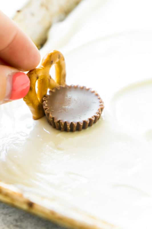 Adding pretzels to basketball party favors