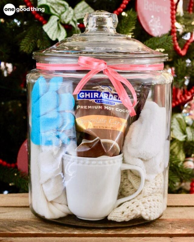 karšti kakavos gaminiai stiklainyje