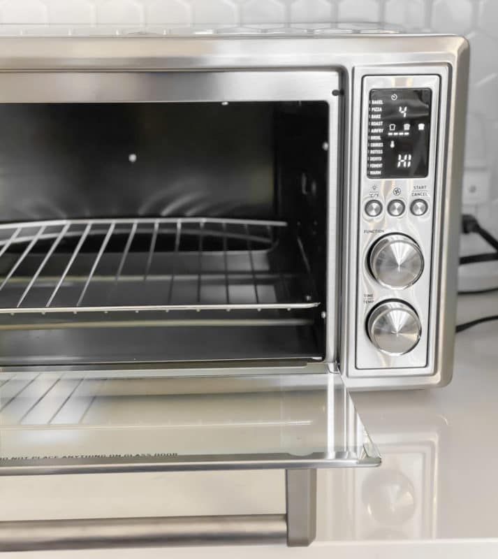 A toaster oven is is one of the best gifts for foodies