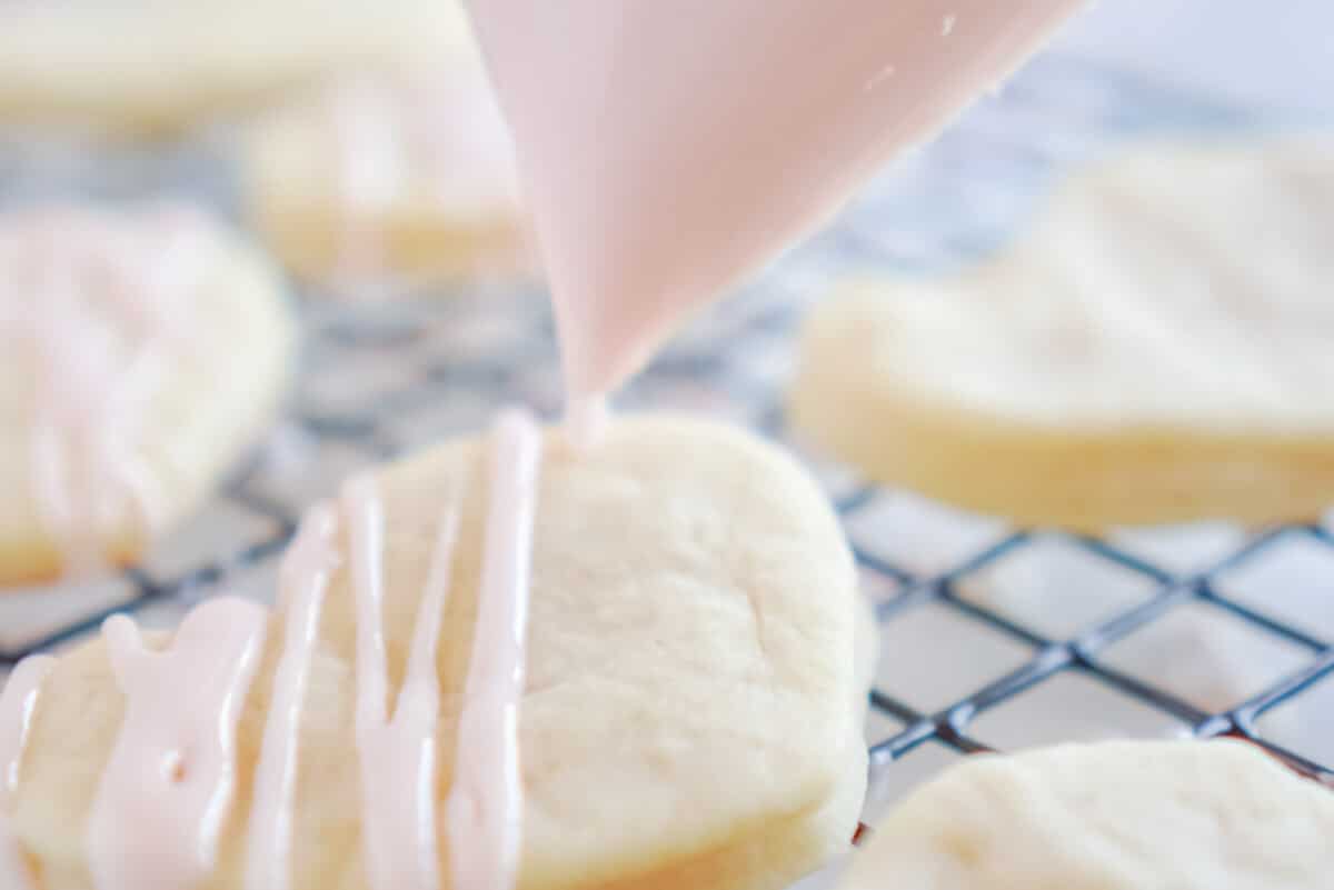 Sugar Cookie Icing (5 Minute Recipe!) - Play.Party.Plan