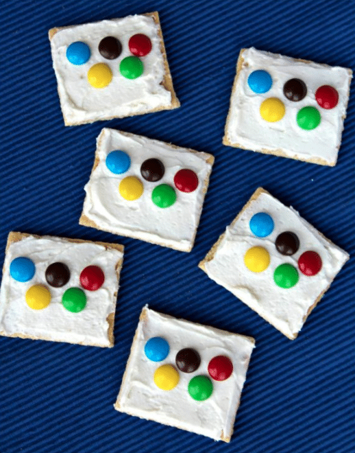 Graham crackers covered with frosting and M&Ms