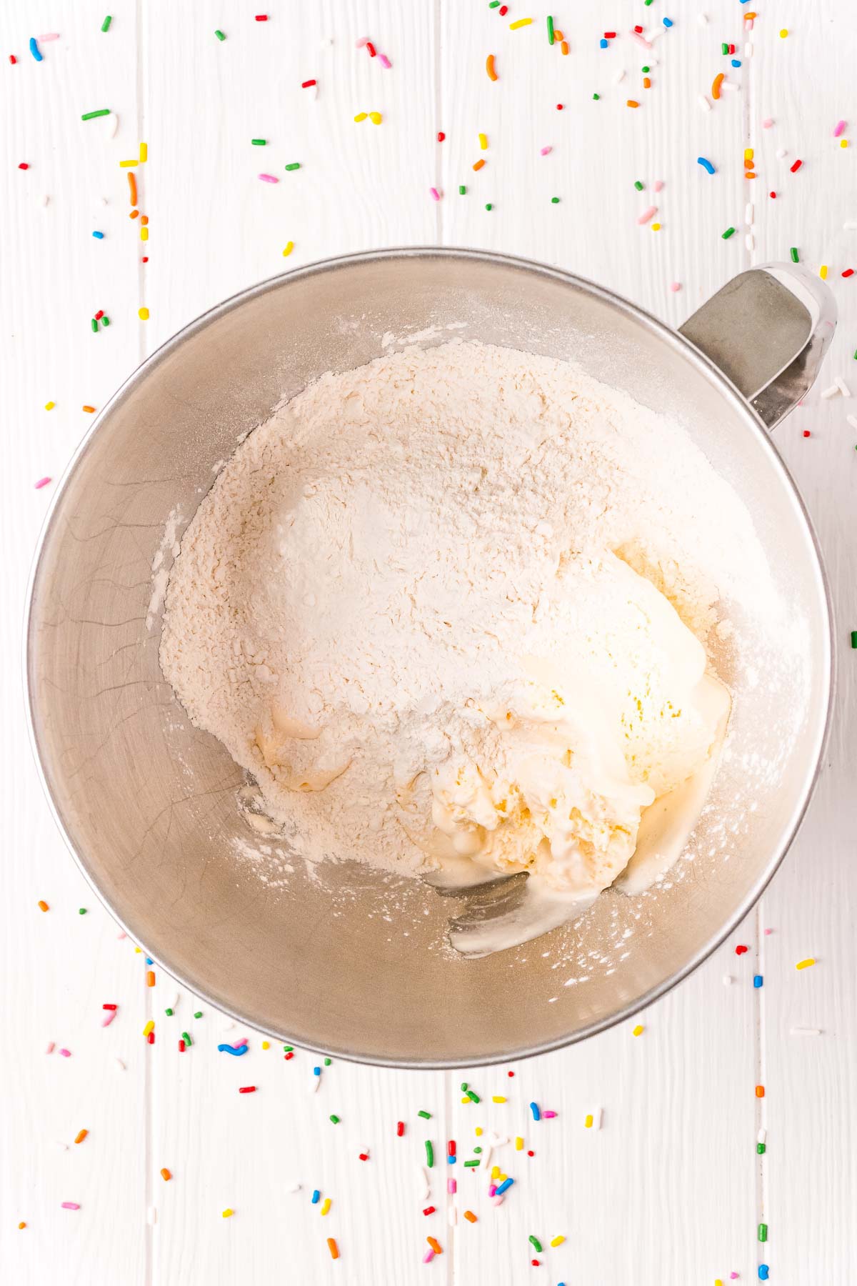 bowl with flour and ice cream