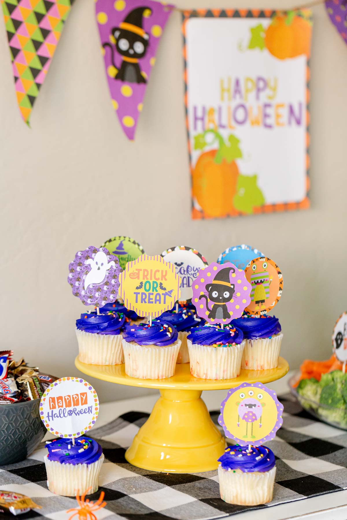 cupcake stand with Halloween cupcake toppers