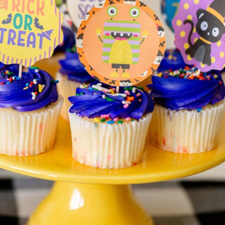 Halloween cupcakes with Halloween cupcake toppers on top