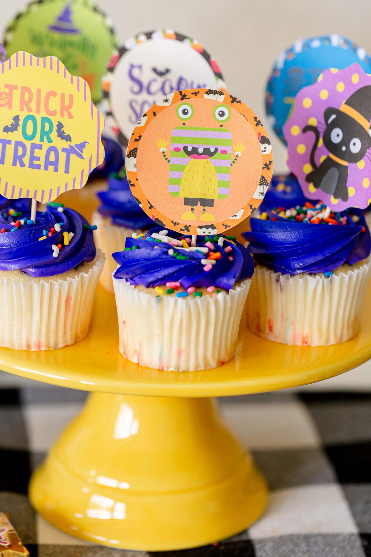 Halloween cupcakes with Halloween cupcake toppers on top