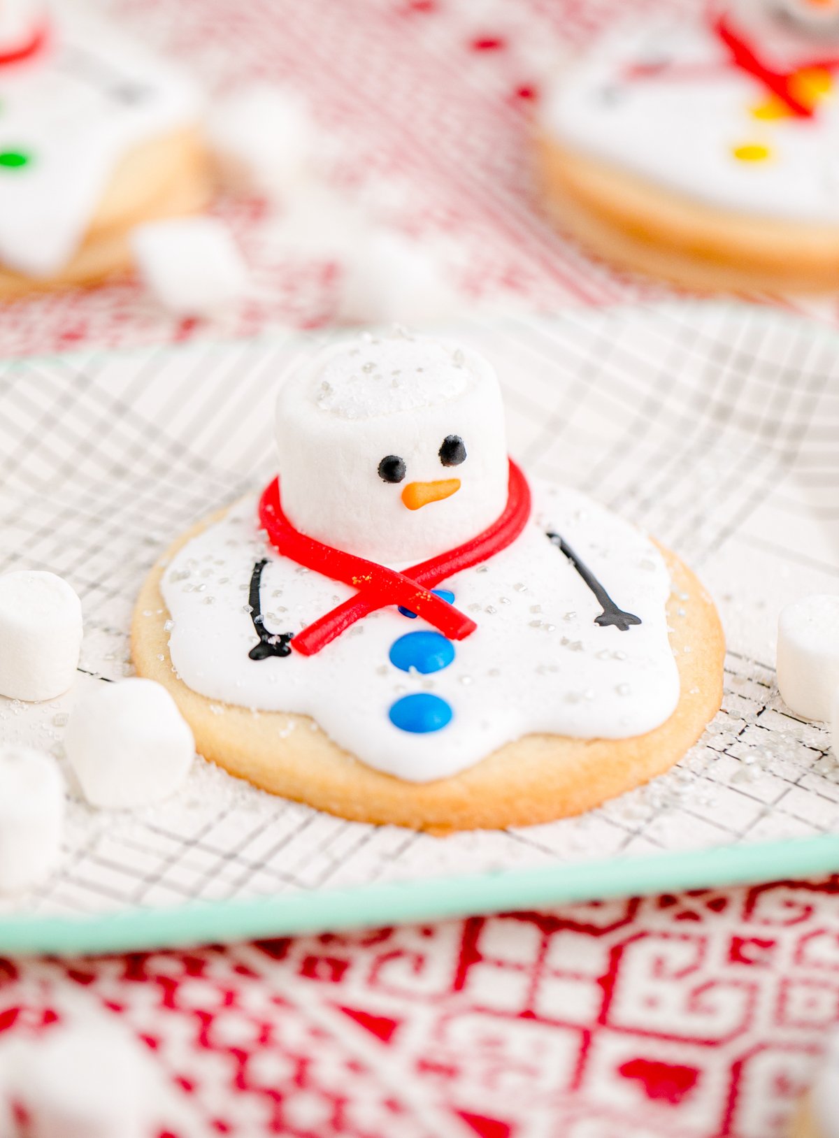 melting snowman meringues, a cute winter cookie idea