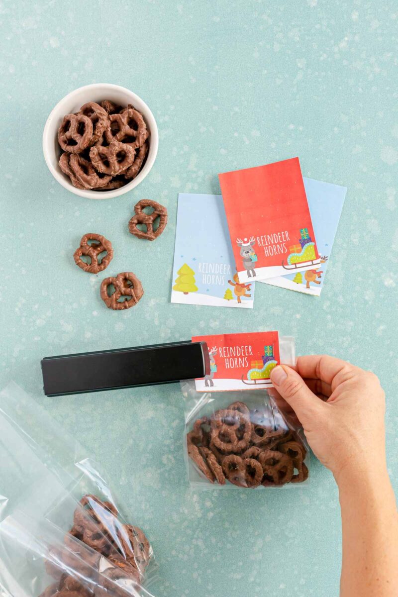Free Printable Reindeer Poop and Reindeer Treat Tags - Play Party Plan