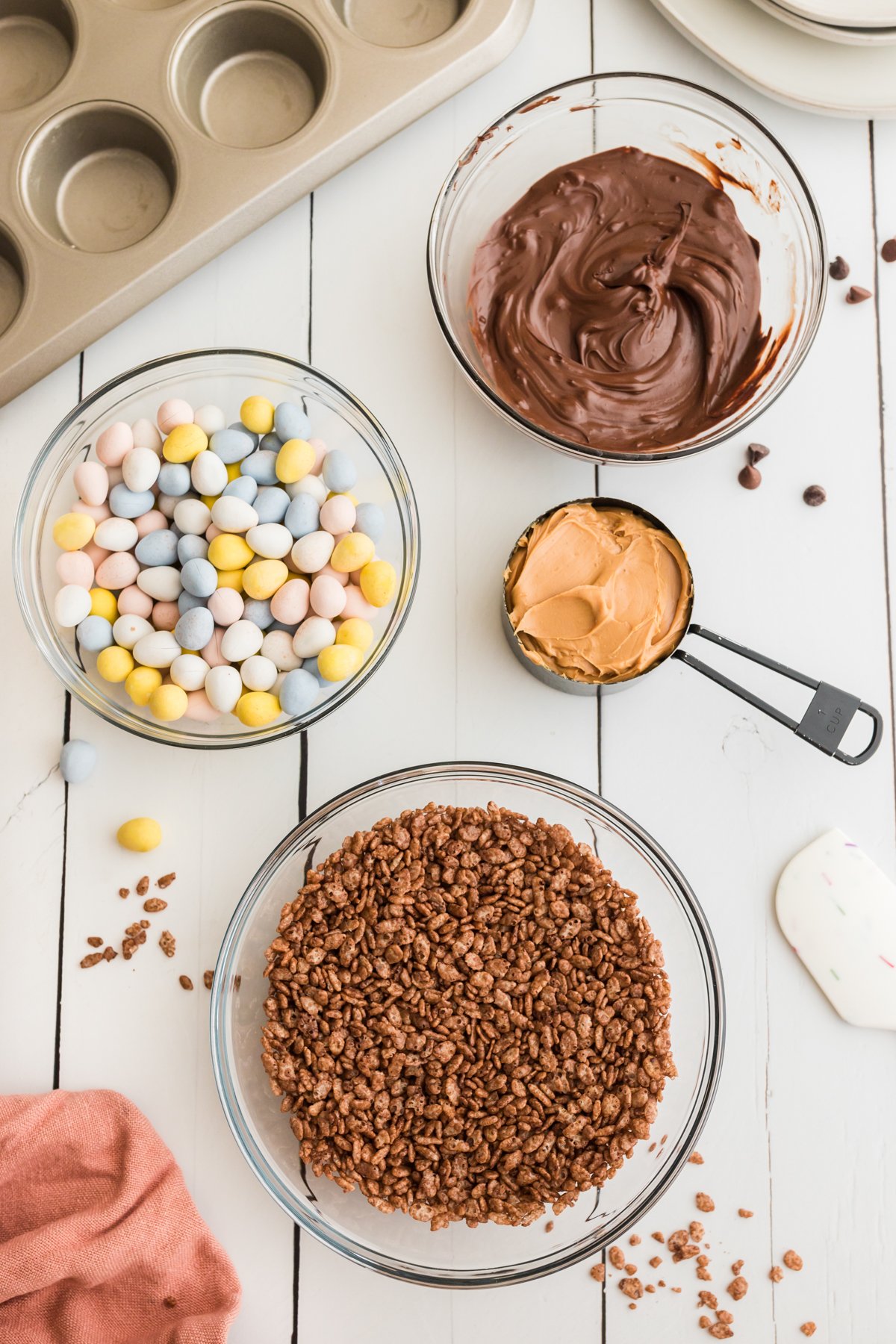 Bowls with Cocoa Rice krispies and melted chocolate