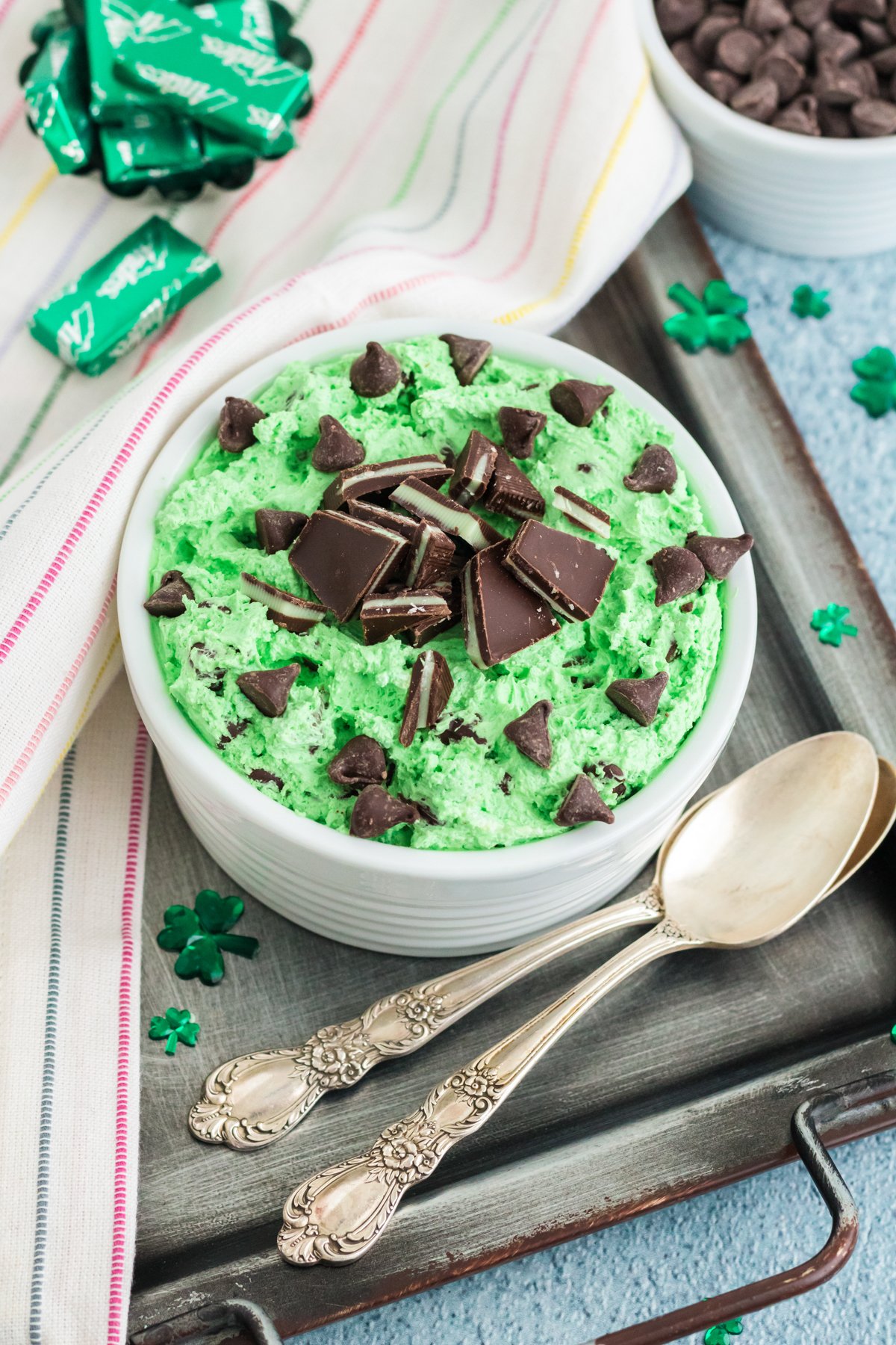 grasshopper dessert dip with two spoons