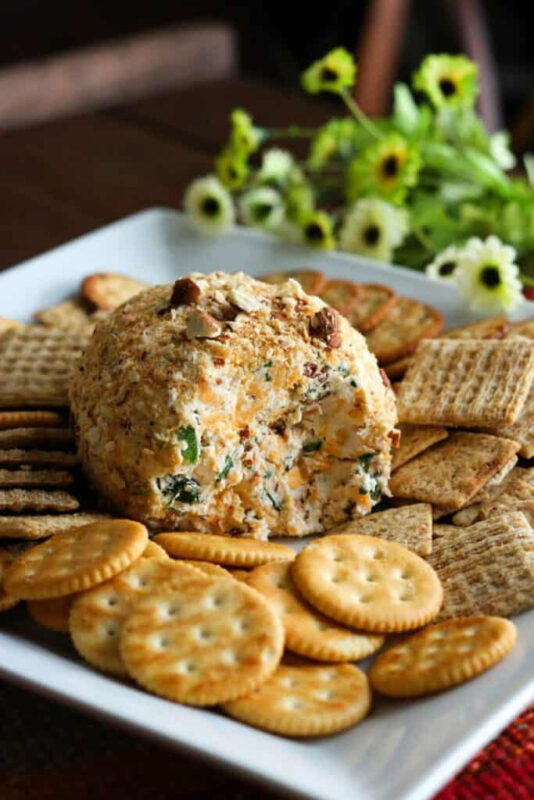Jalapeno popper cheese ball with crackers