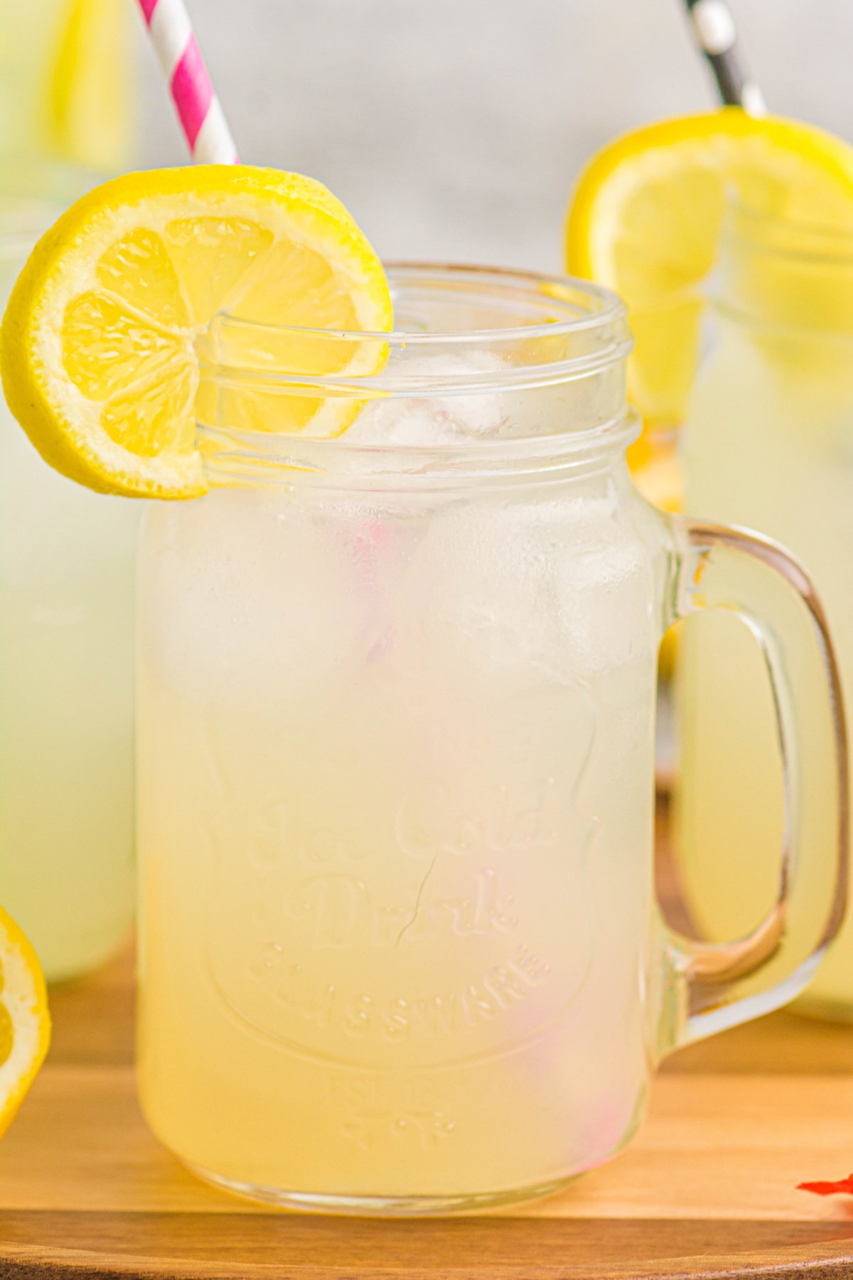 mason jar glass with lemonade