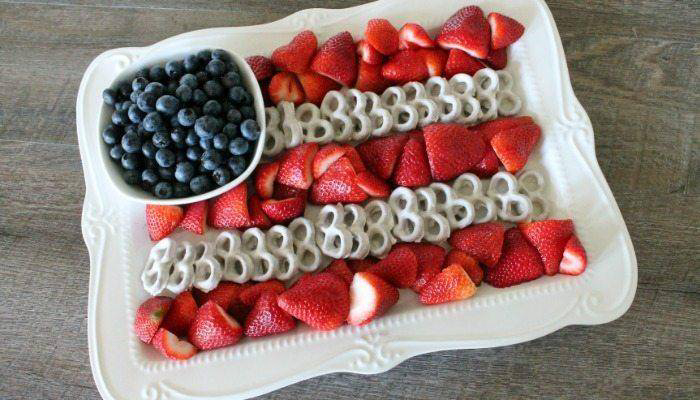 4th of July fruit tray with pretzels