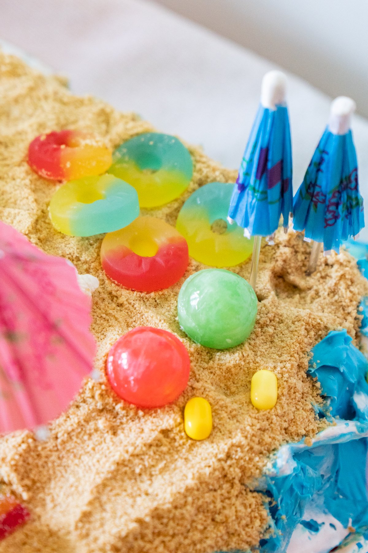 beach cake with a sandy sun shop