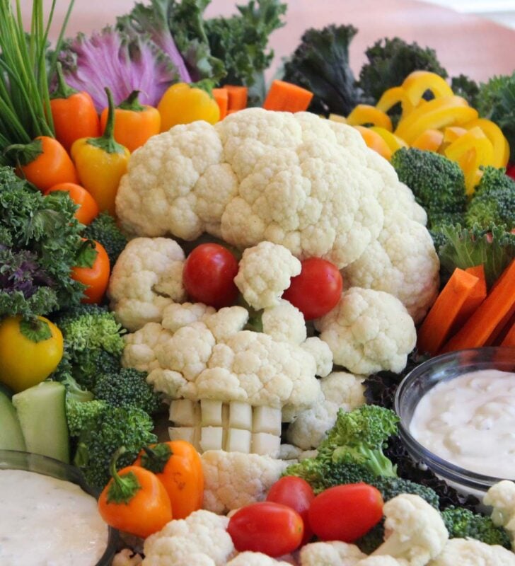 veggie tray that looks like a skull