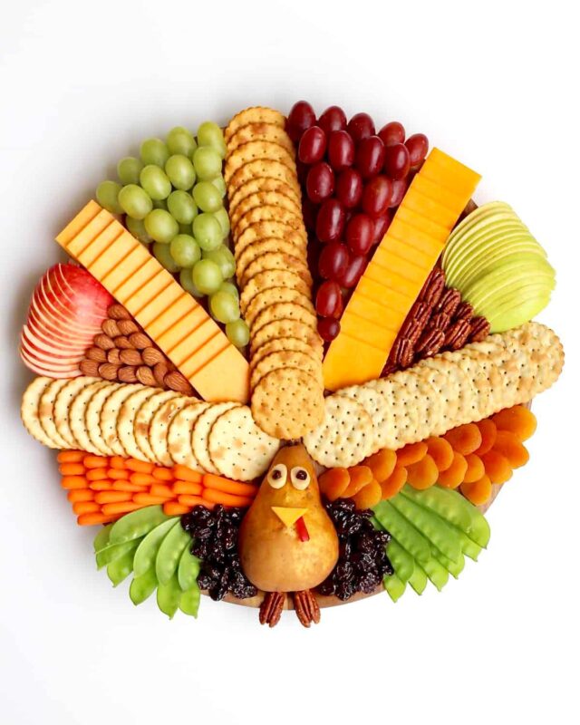 snack and vegetable tray arranged to look like a turkey