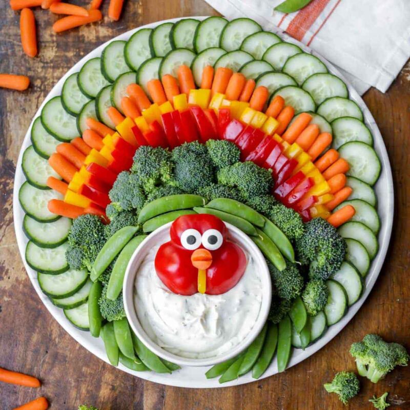 veggies arranged on tray to look like turkey