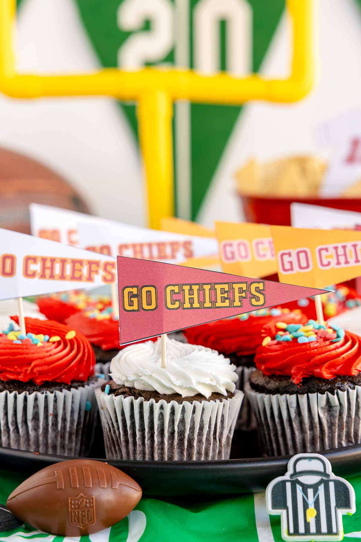 keksiukai su „Go Chiefs“ vėliavomis