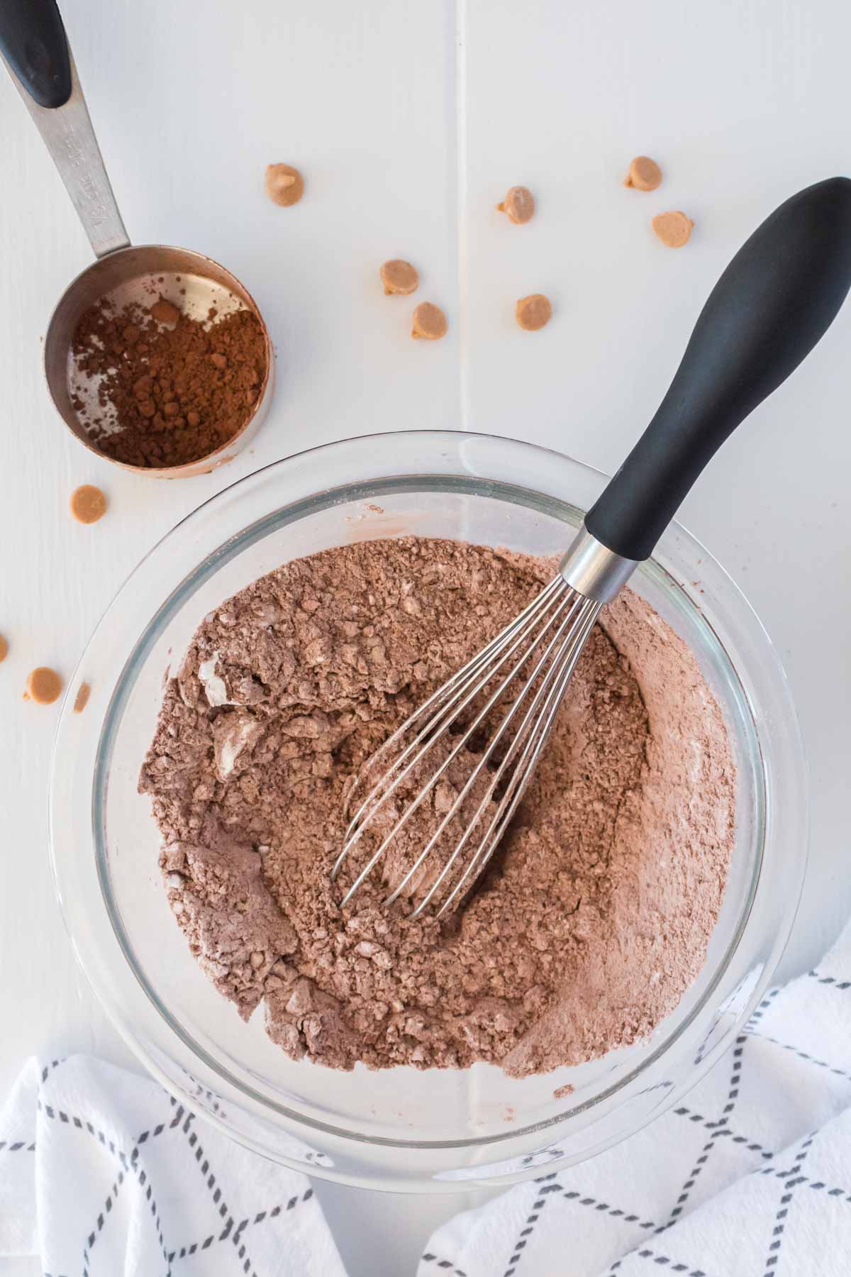 glass bowl with cocoa powder 