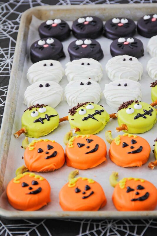 chocolate covered Oreos decorated like halloween characters