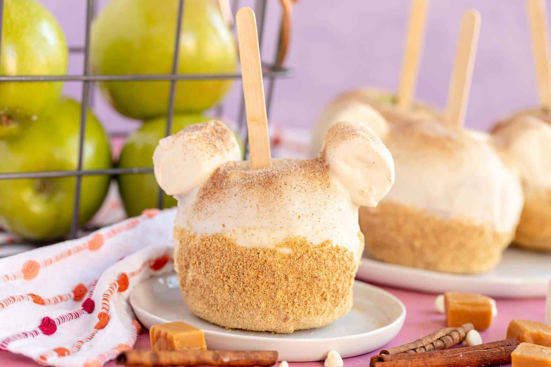 The Best Apple Pie Caramel Apples (Disney Copycat Recipe) Play Party Plan