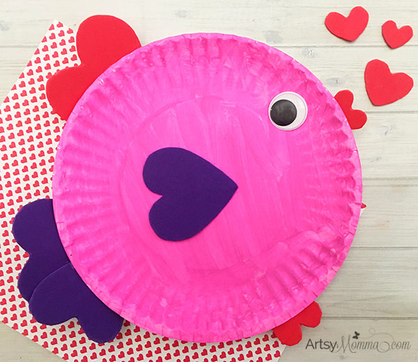 pink paper plate fish with heart fins