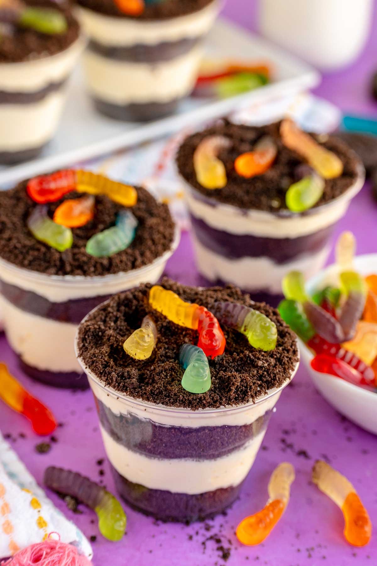 Oreo dirt cups with gummy worms on top