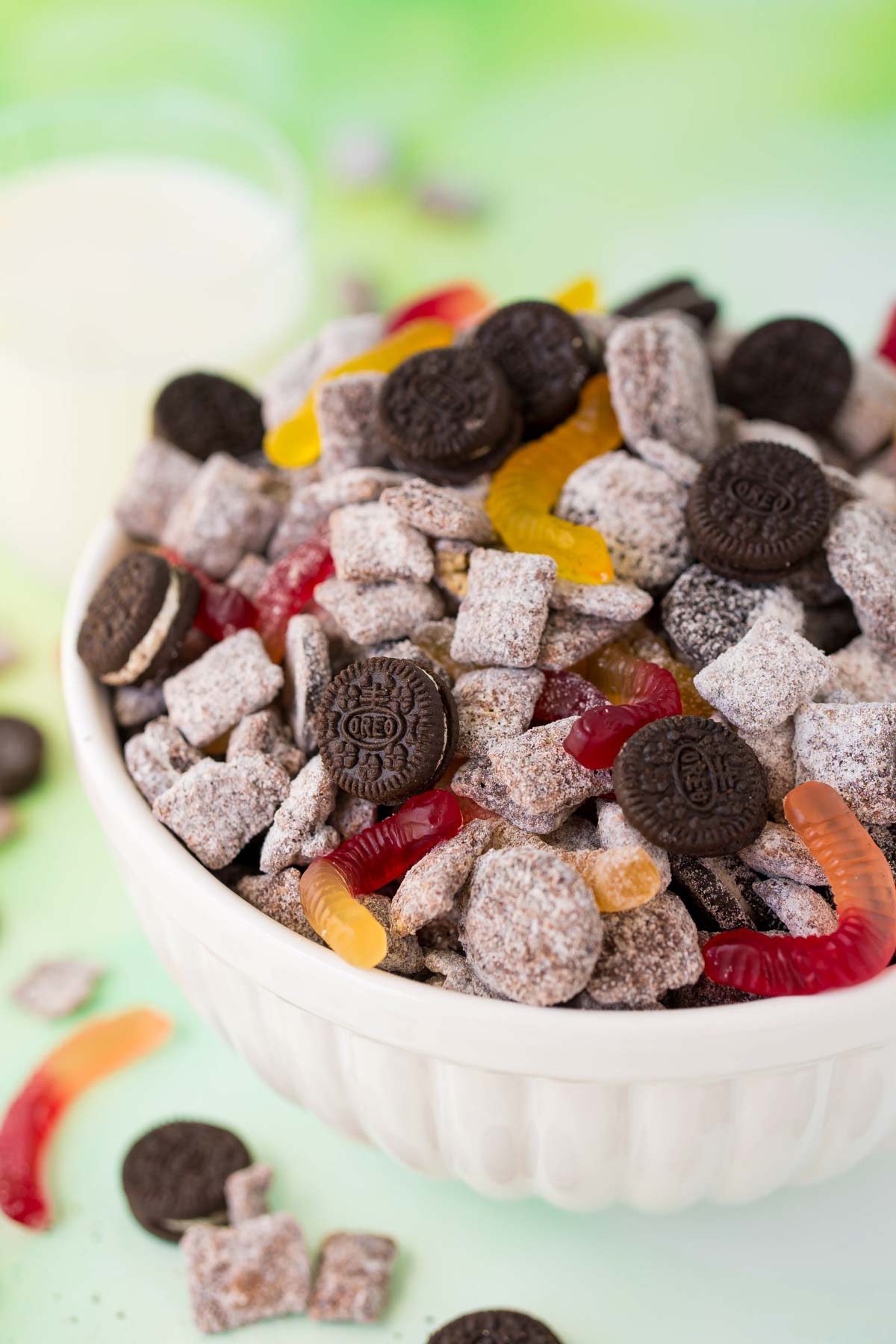 bowl of dirt cake muddy buddies