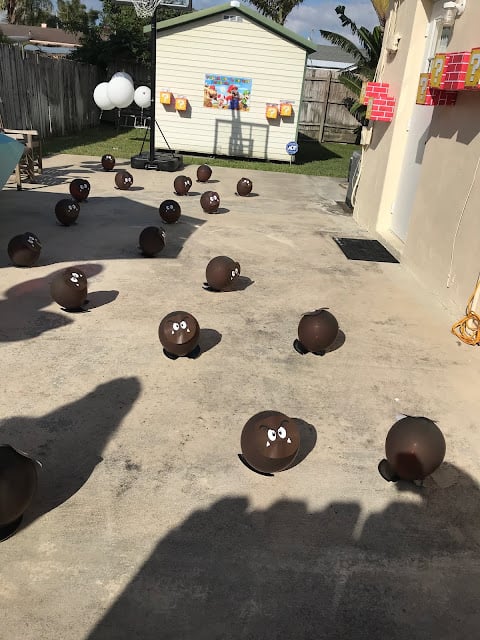 goompa balloons on a street