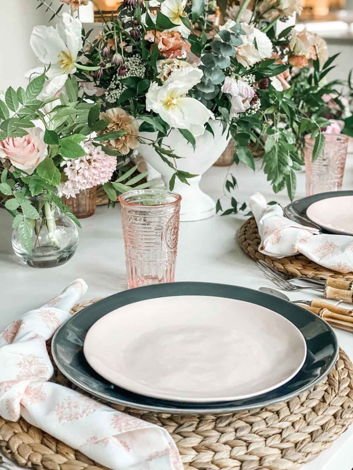 30 Beautiful Easter Table Settings You Can Recreate At Home