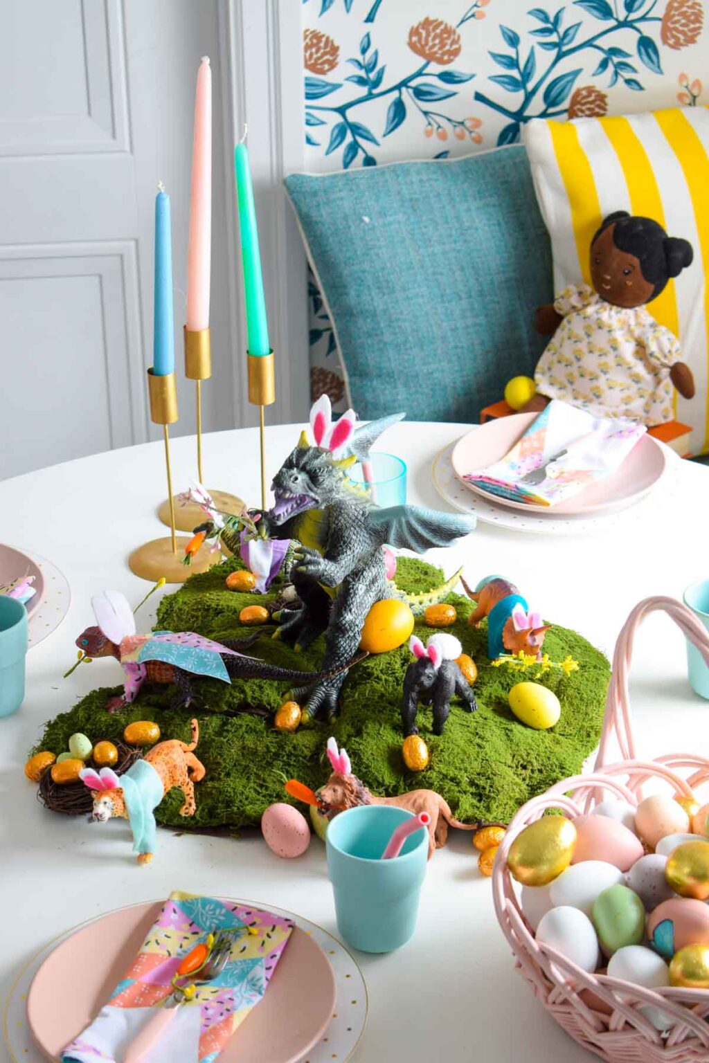 30 Beautiful Easter Table Settings You Can Recreate At Home