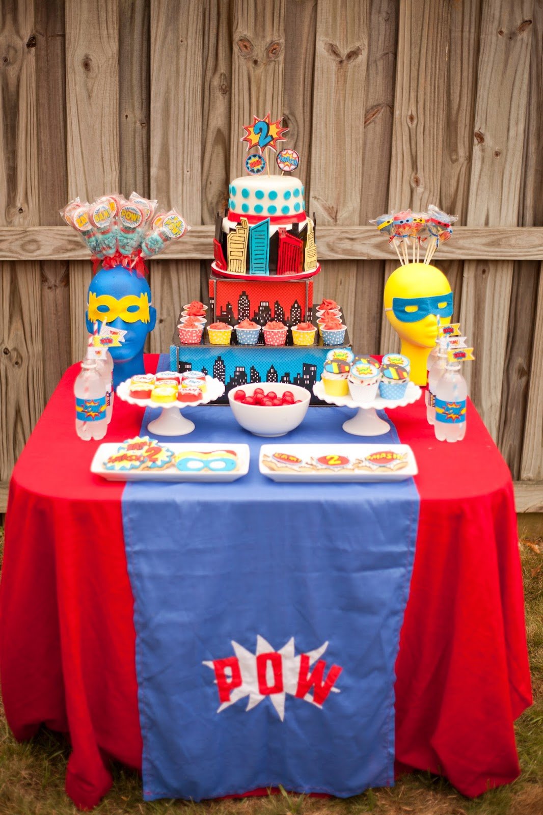 All sorts of superhero party ideas for your little superheroes from playpartyplan.com